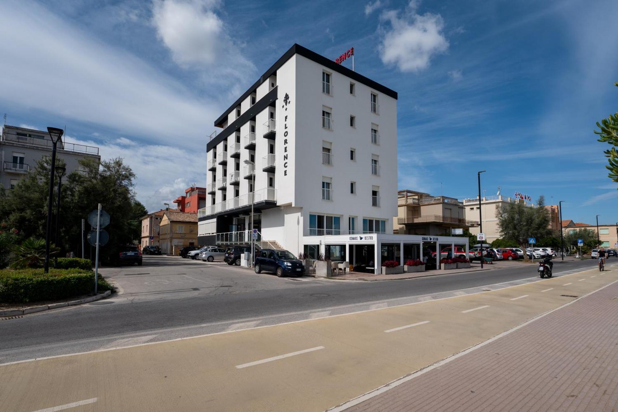 Hotel Florence Marotta Ngoại thất bức ảnh