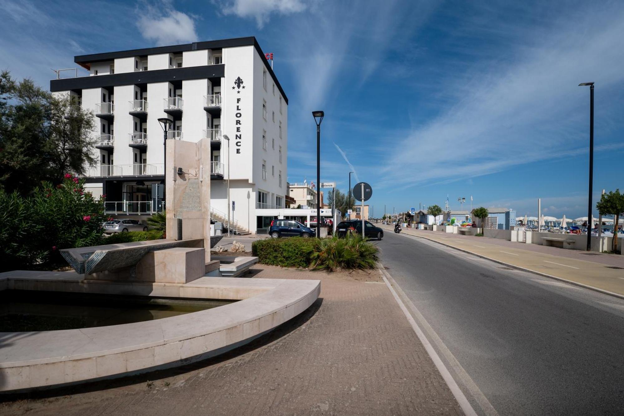 Hotel Florence Marotta Ngoại thất bức ảnh