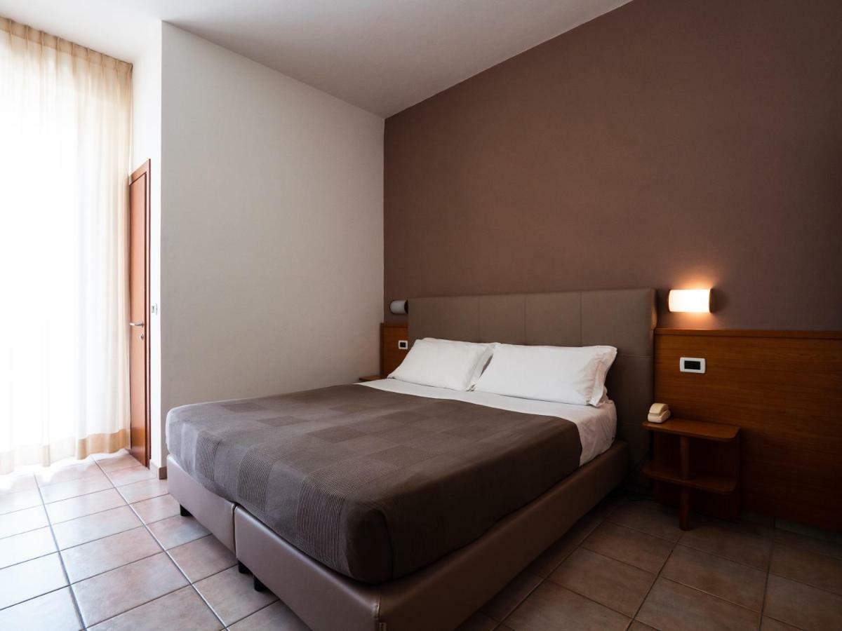 Hotel Florence Marotta Ngoại thất bức ảnh