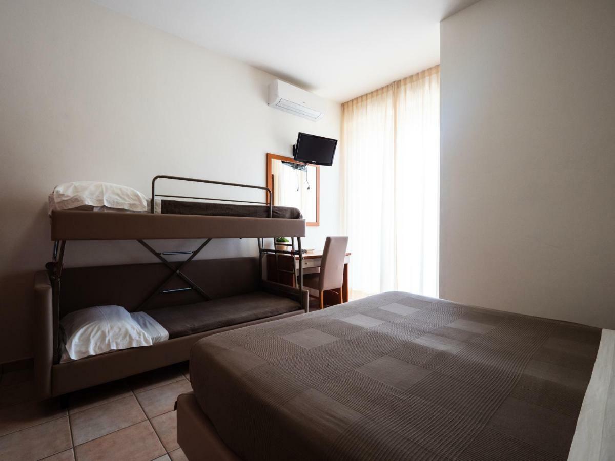Hotel Florence Marotta Ngoại thất bức ảnh