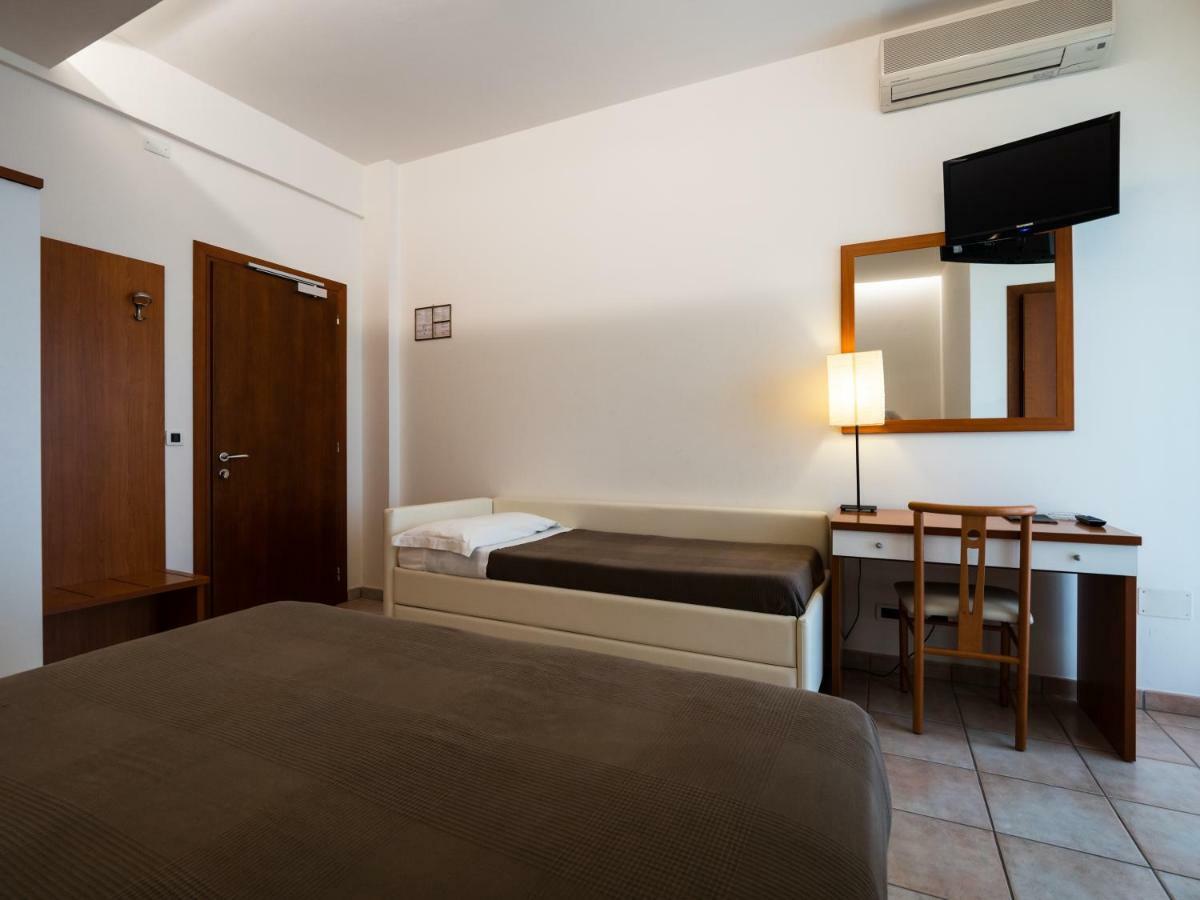 Hotel Florence Marotta Ngoại thất bức ảnh