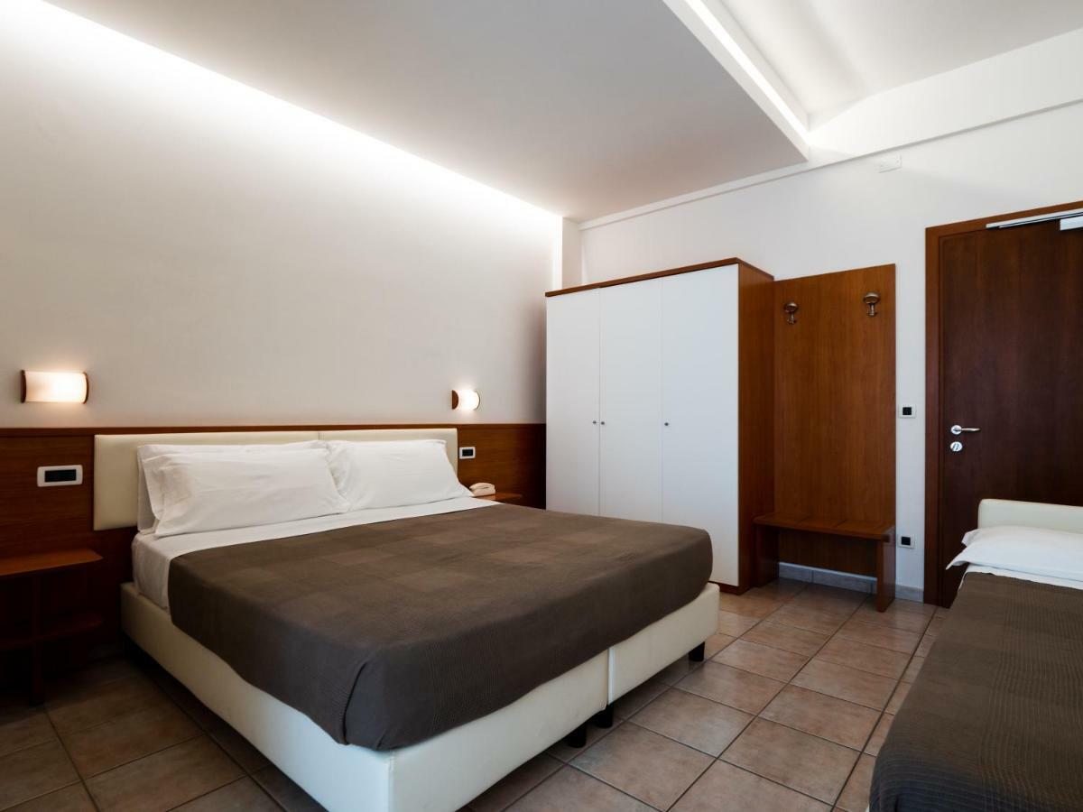 Hotel Florence Marotta Ngoại thất bức ảnh