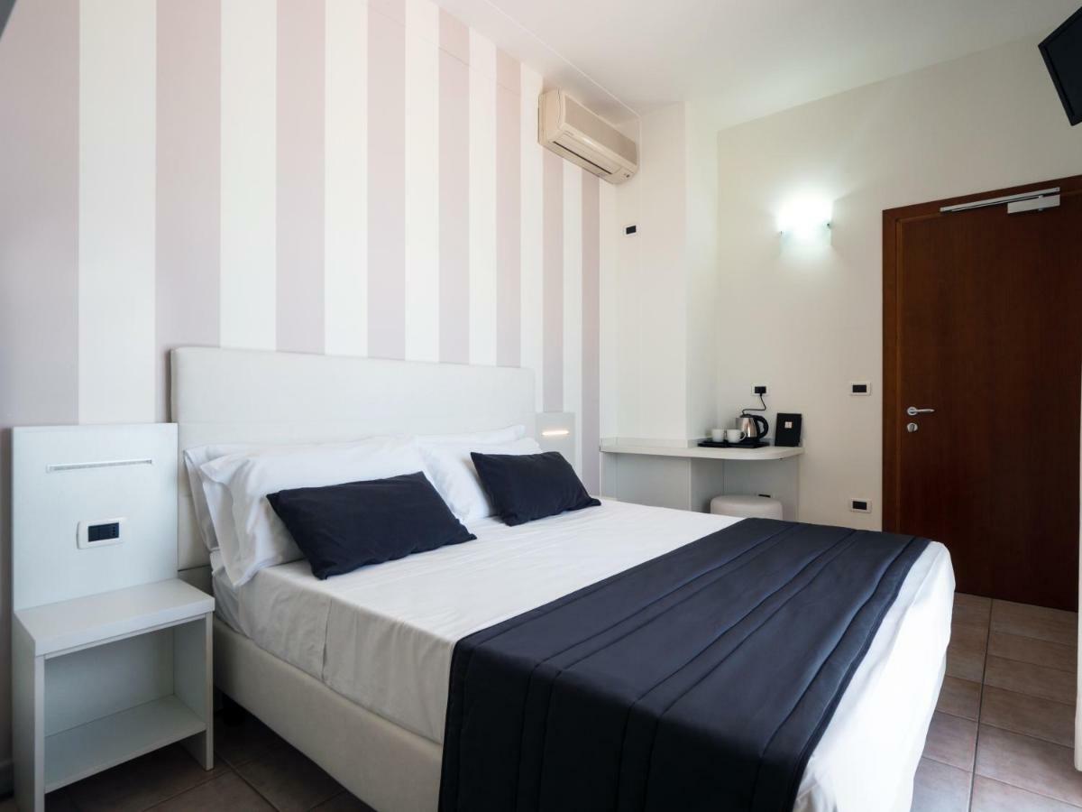 Hotel Florence Marotta Ngoại thất bức ảnh